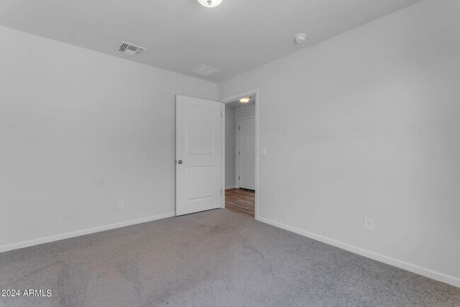 Building Photo - 1213 W Elm Ave