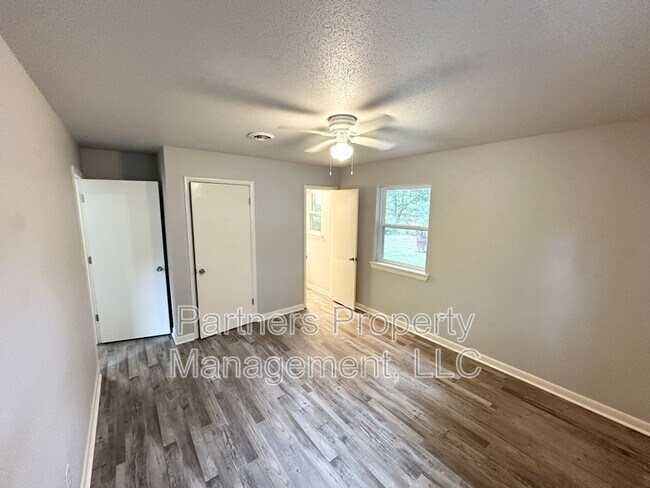 Building Photo - 2409 Cottonwood Pl