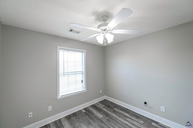 Building Photo - 307 Nile Ln