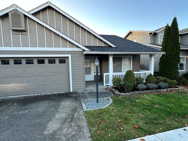 Building Photo - Beautiful 3 bedroom, 2 bathroom rambler in...