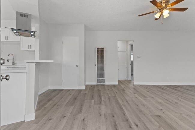 Interior Photo - 147 S Magnolia Avenue