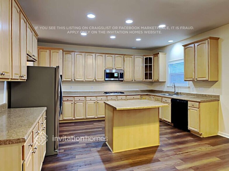 Building Photo - 1008 Chamberwell Ave