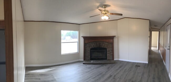 Building Photo - Newly remodeled 3 BDR / 2 BA Home