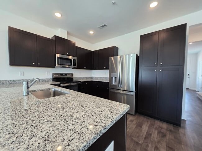 Building Photo - 222 Clement Lp