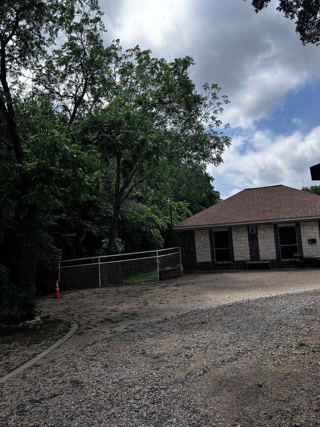 Building Photo - 5110 Ranchero Ln