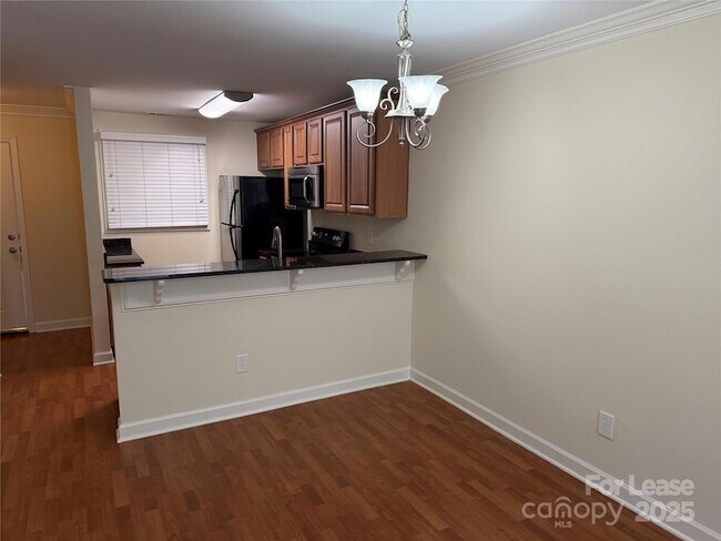 Building Photo - 1348 Green Oaks Ln