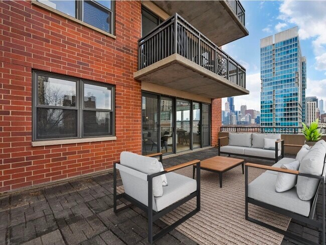 Building Photo - 5 E 14th Pl