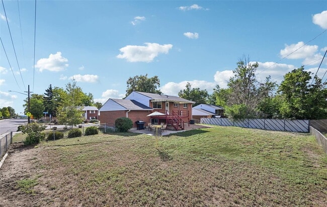 Building Photo - Welcome to this spacious 3+ bed, 2-bath bi-level home in Arvada - Available Now!
