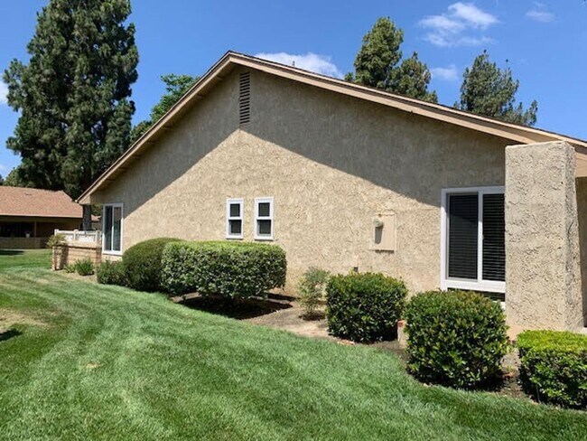 Building Photo - A beautiful Del Mar model for lease in Leisure Village