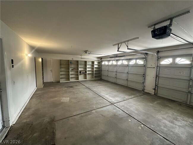 Building Photo - 2109 N Cedar Hills St