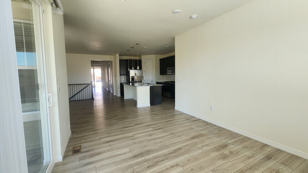 Dining Room with sliding door to back yard - 16384 Fillmore St