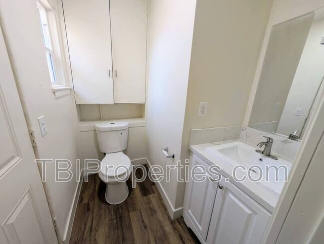 Building Photo - 936 Bradley St
