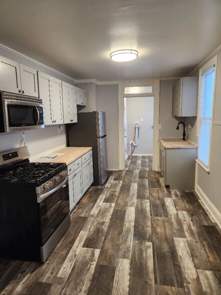 Building Photo - 958 E Princess St