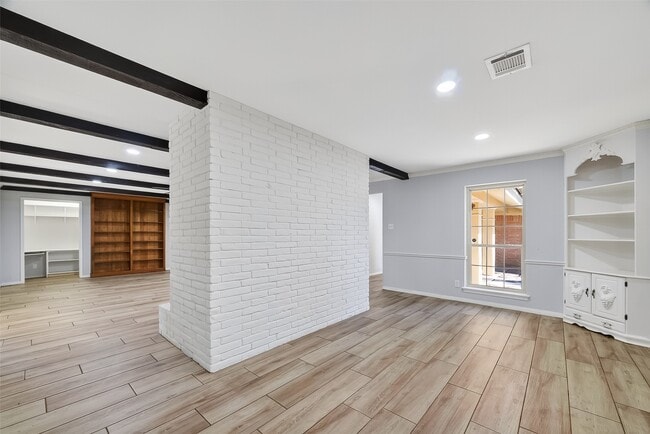 Building Photo - 1810 Indian Shores Rd