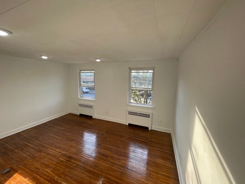 Building Photo - 6037 Castor Ave