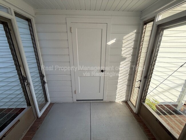 Building Photo - 1735 Polo Rd