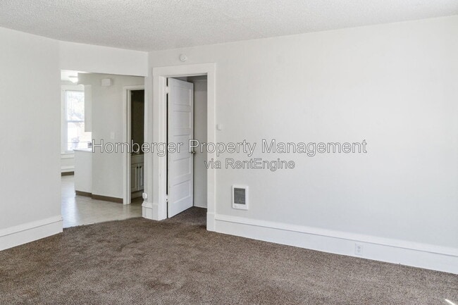 Building Photo - 1432 W Knox Ave
