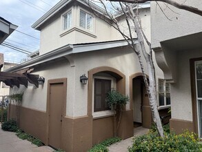 Building Photo - Los Altos Townhouse