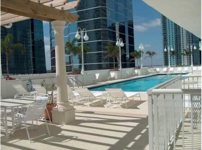 Building Photo - 1200 Brickell Bay Dr