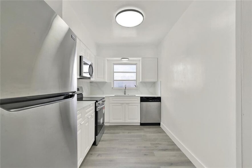 Building Photo - 2864 NE 32nd St