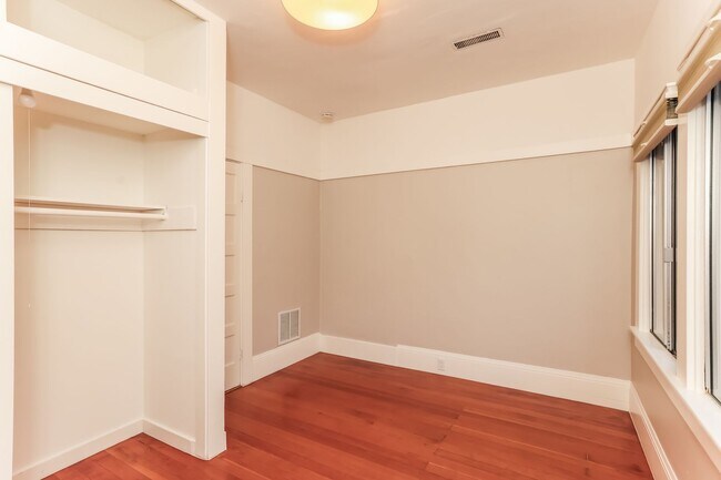 Building Photo - 1920 North Berkeley Bungalow Available!