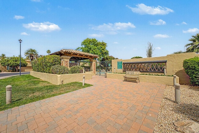 Building Photo - 7955 E Chaparral Rd
