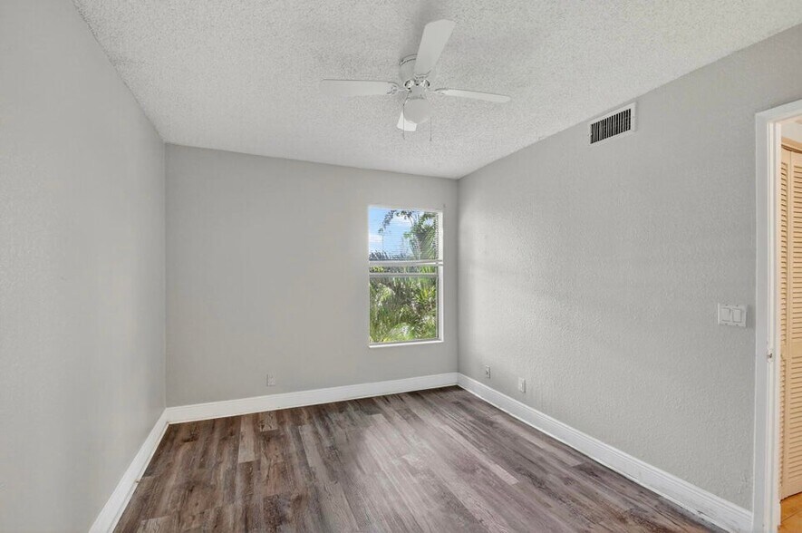 Building Photo - 1701 Balfour Point Dr