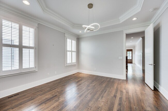 Building Photo - Stunning 4BE/3.5BA home in the heart of Green Hills!