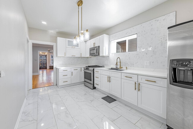 Building Photo - 2230 N Mulligan Ave