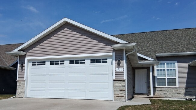 Building Photo - 1770 Garroman