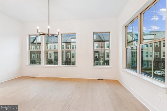 Building Photo - 10113 Dalmatian St