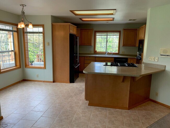 Building Photo - Well maintained 3 bed 2 bath rambler home in quiet Zenith neighborhood in Des Moines
