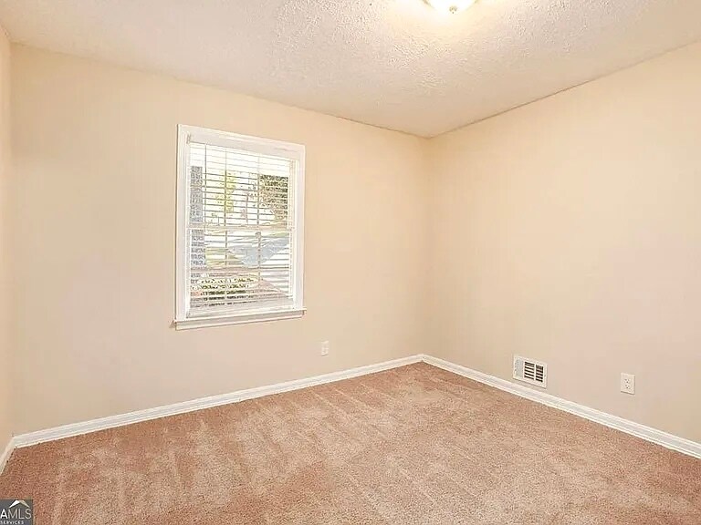 Building Photo - 2112 Royal Fox Way