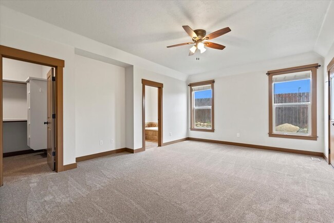 Building Photo - 5996 S Egmont Ave