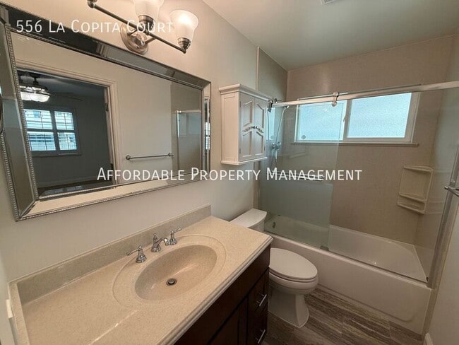 Building Photo - 556 La Copita Ct