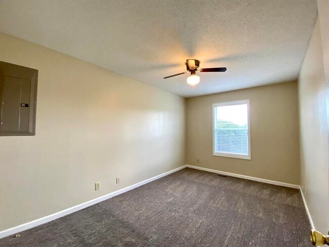 Building Photo - 701 Carbondale Dr