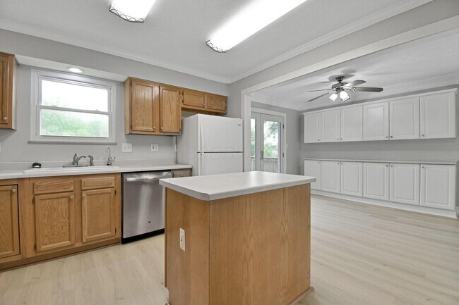 Building Photo - 5978 Alice Dr