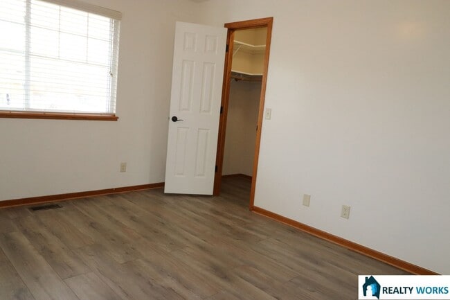 Building Photo - Large 3 bedroom, 2.5 Bath townhome available now!
