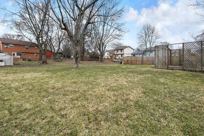 Building Photo - 6590 Bennell Dr