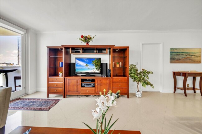 Building Photo - 3725 S Ocean Dr