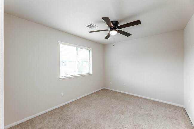 Building Photo - 6443 Wilshire Fern
