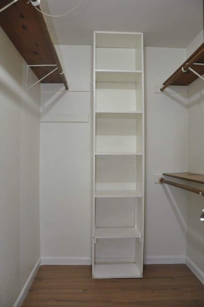 Building Photo - 16454 Hickory Knoll Dr