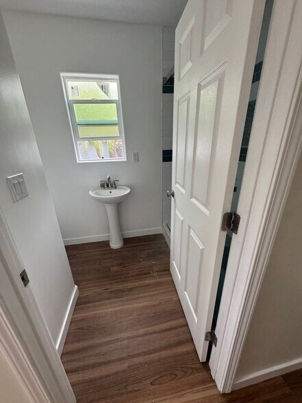 Building Photo - 903 Regal Canyon Dr