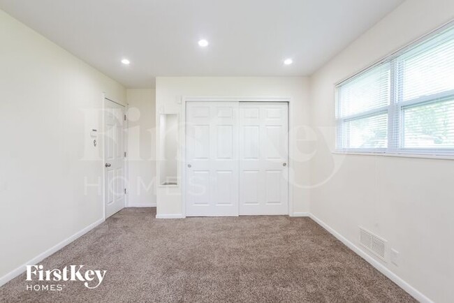 Building Photo - 5318 Glencairn Ln