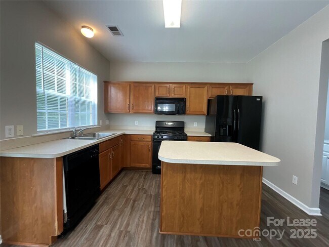 Building Photo - 2111 Arbor Vista Dr