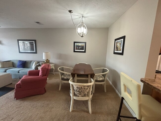 Building Photo - 1006 Brookhollow Dr