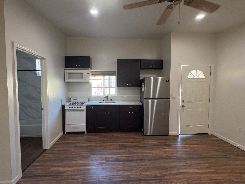 Building Photo - 1156 West Blvd