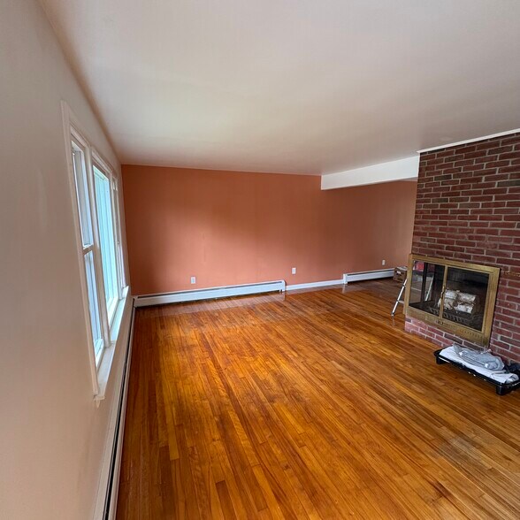 Building Photo - 15 Acer Heights Rd