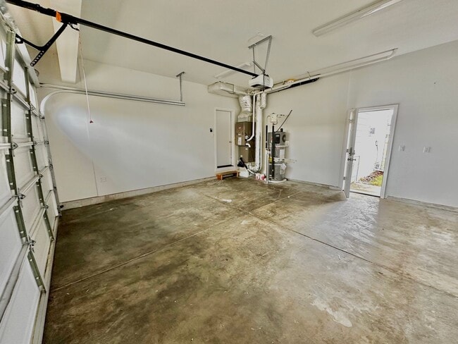 Building Photo - Stylish 4BR | 3BA Home with Den, Fenced Ba...