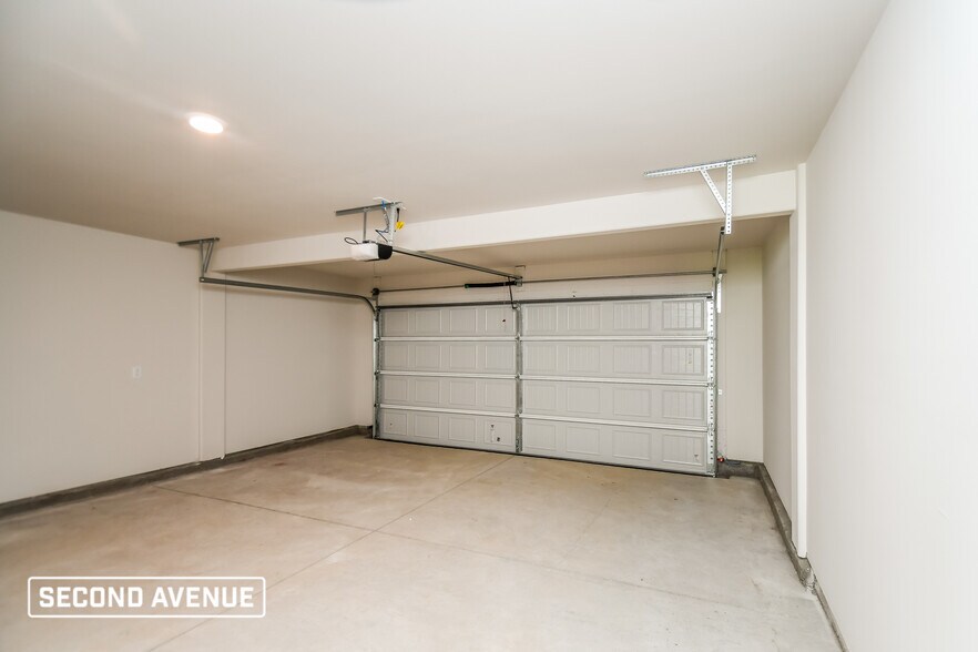 Building Photo - 632 Wild Tulip Ct